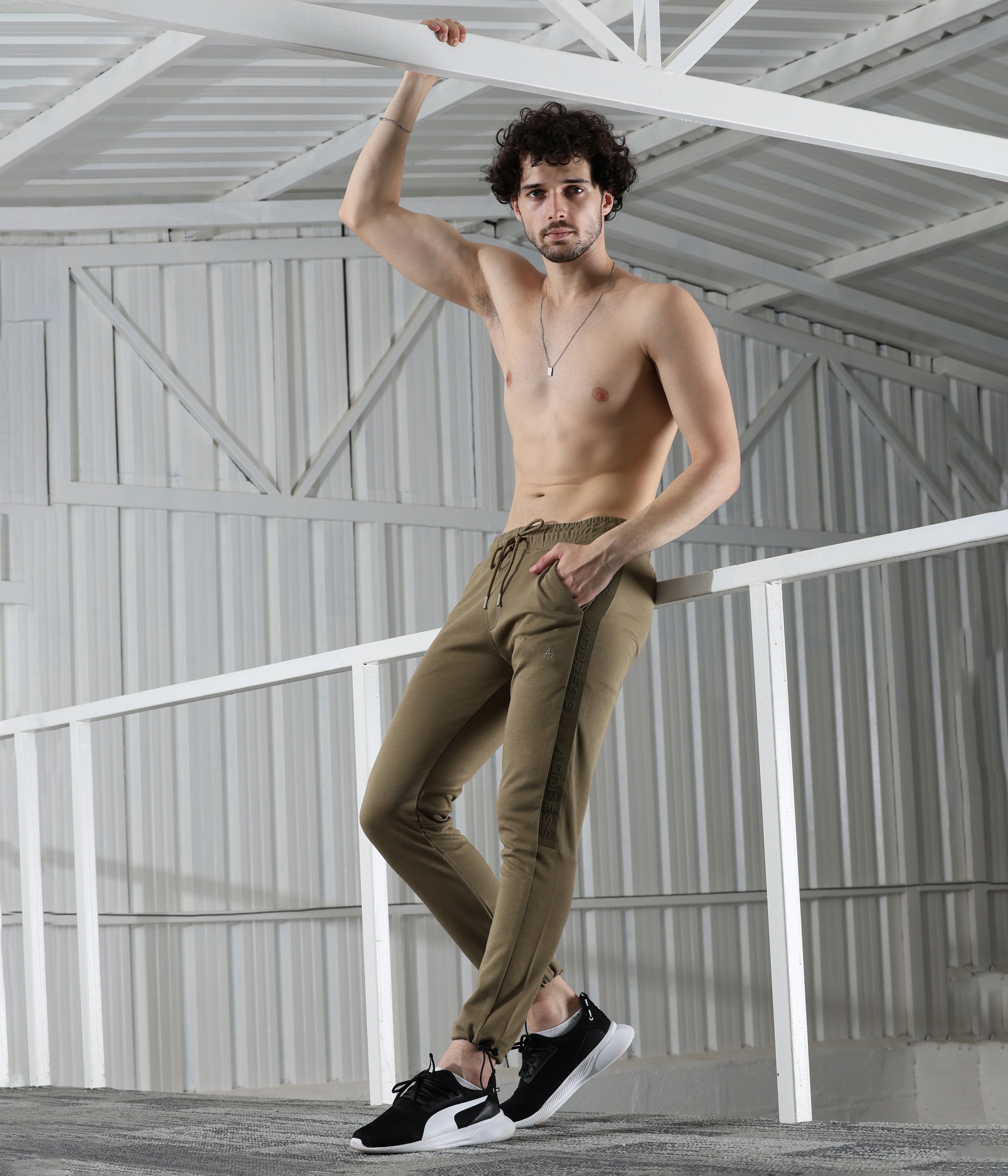 Brown Men's Stretchable Angle Fit Track Pants - Regular Fit