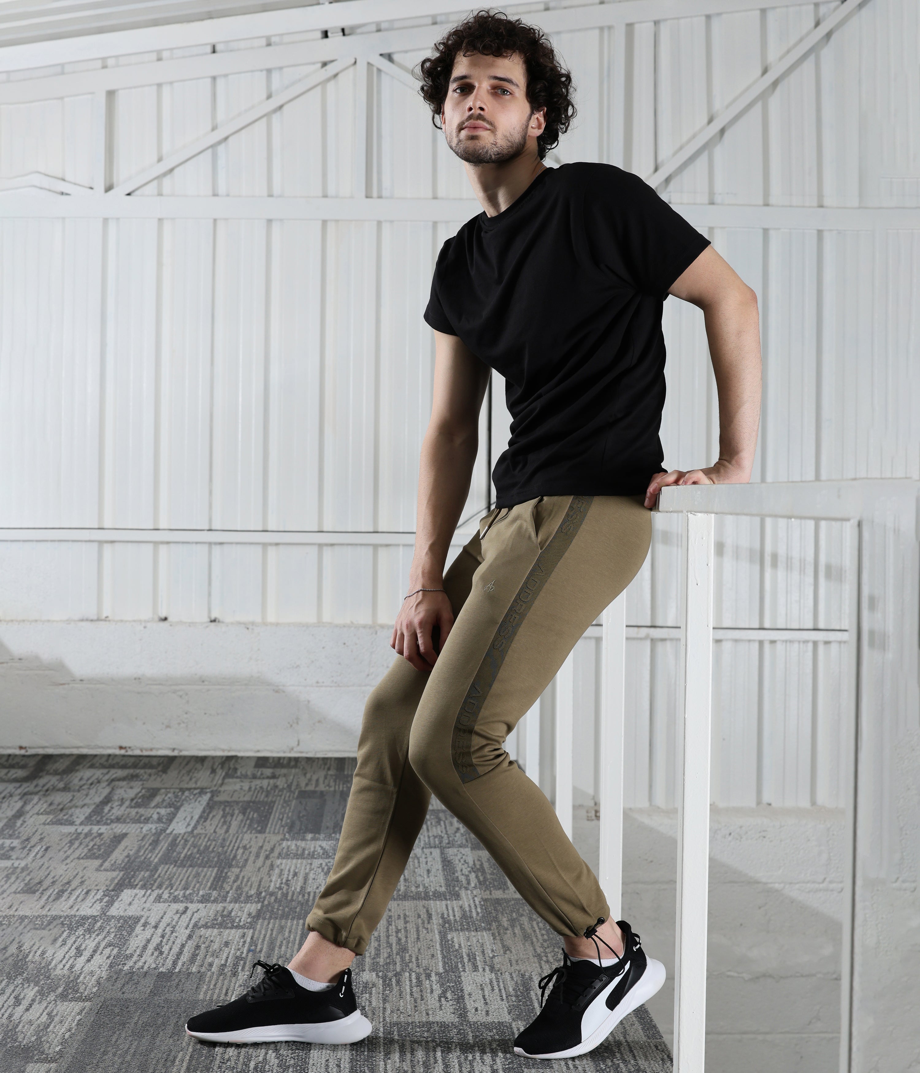 Brown Men's Stretchable Angle Fit Track Pants - Regular Fit