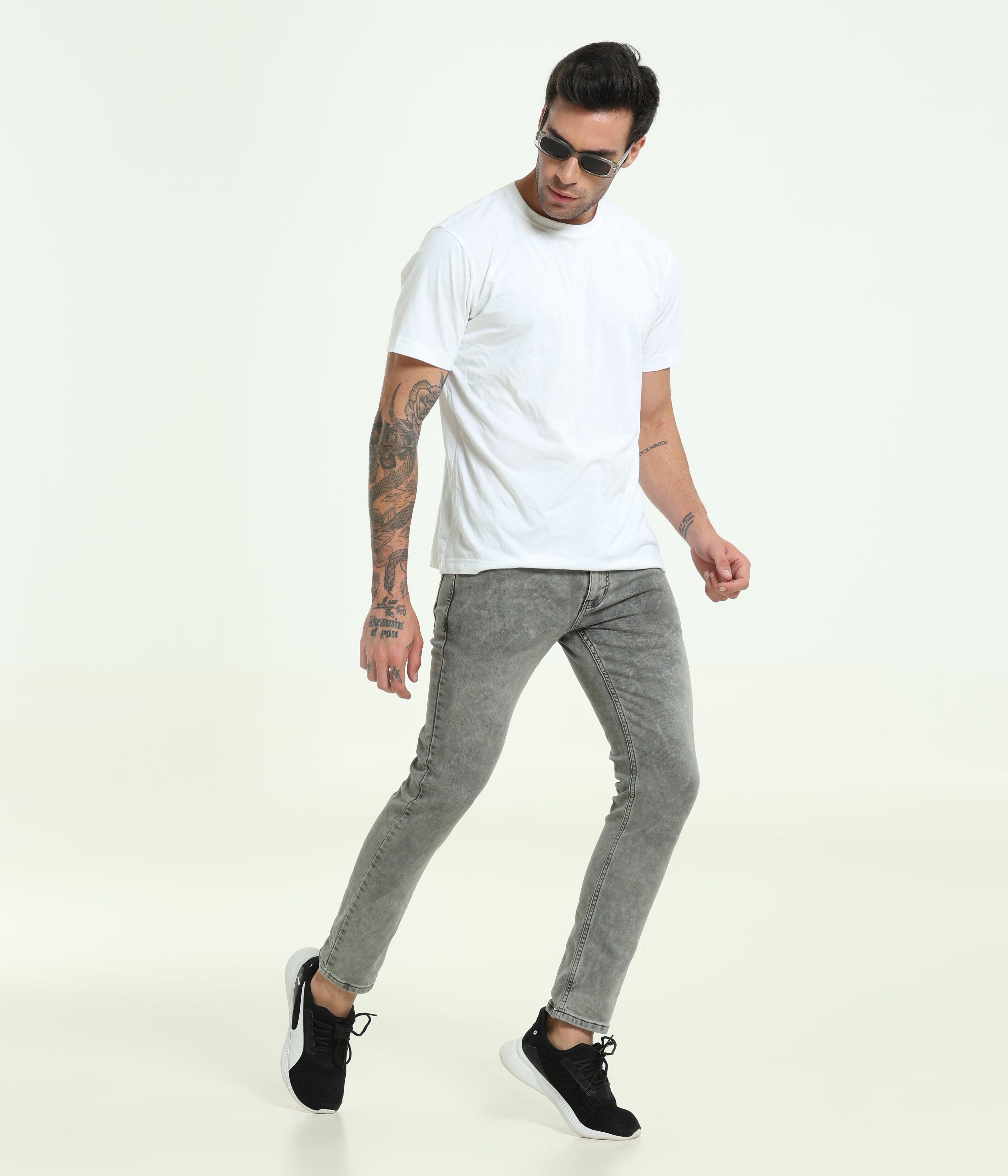 GREY COMFORT FIT DENIM