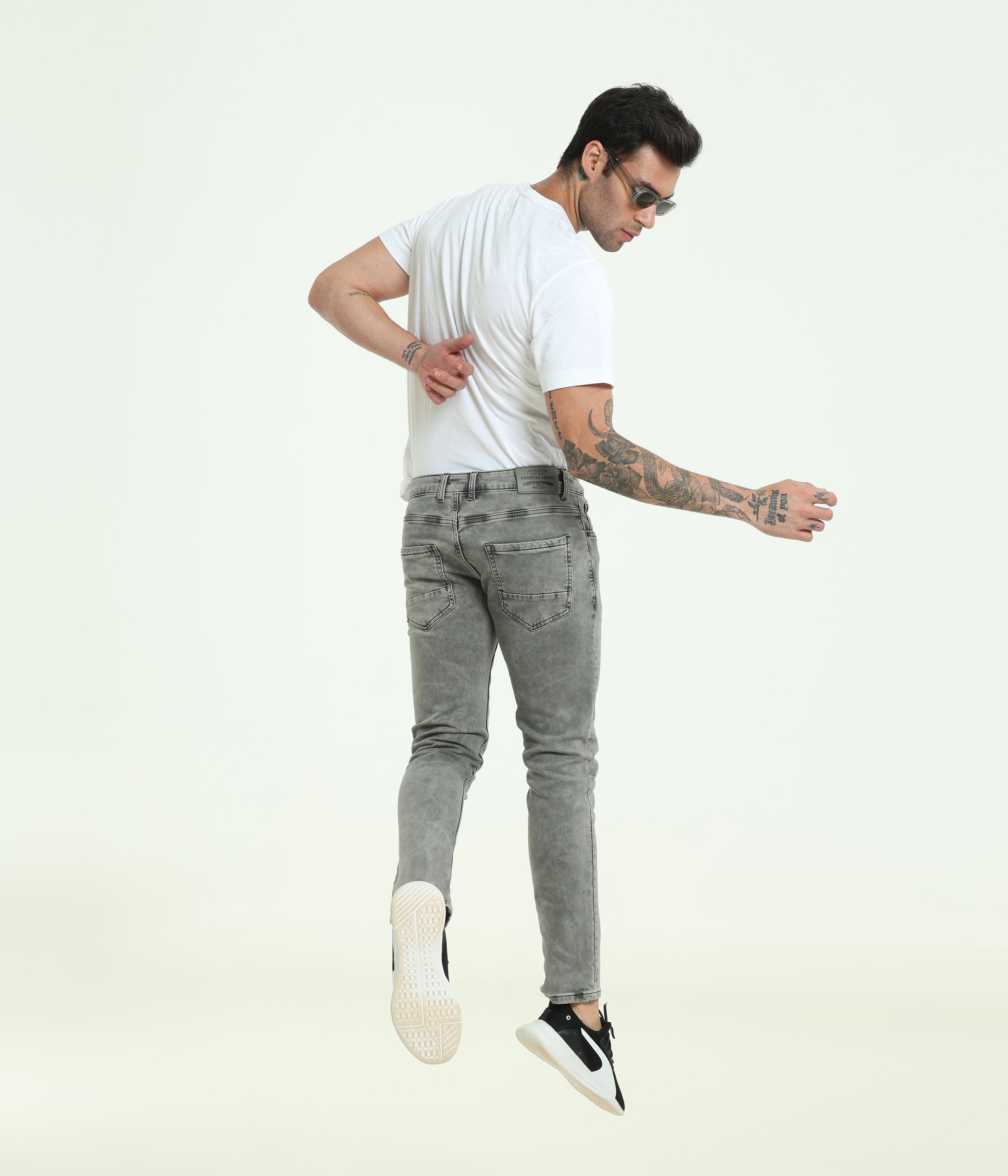 GREY COMFORT FIT DENIM