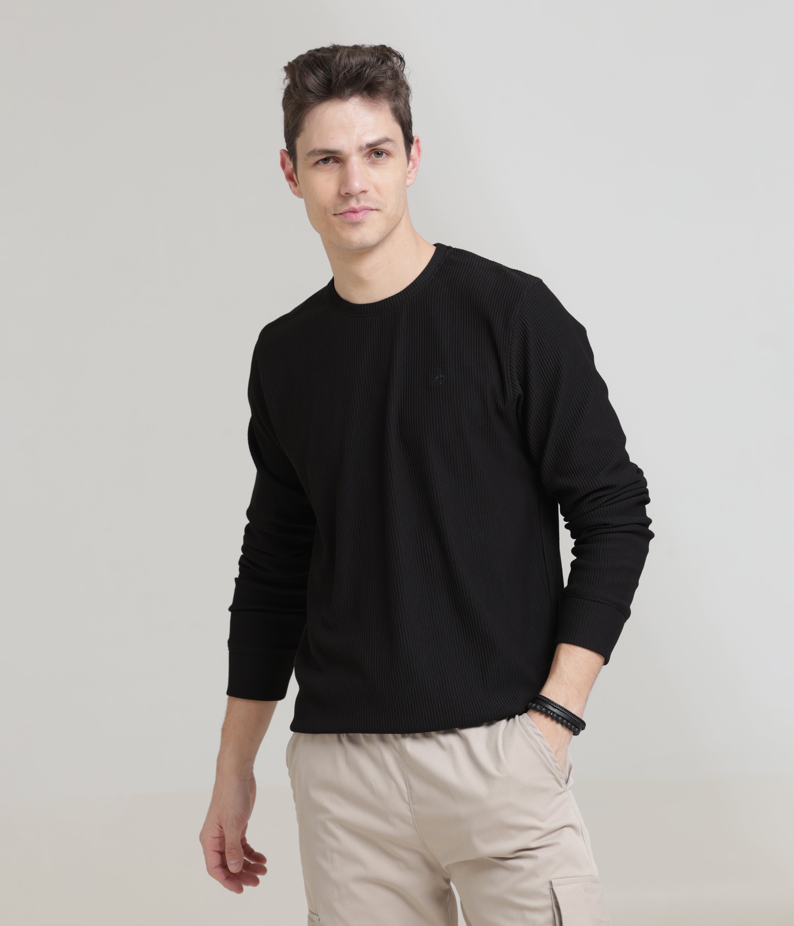 Black Regular Fit Sweatshirt: Cozy Comfort for Everyday Wear