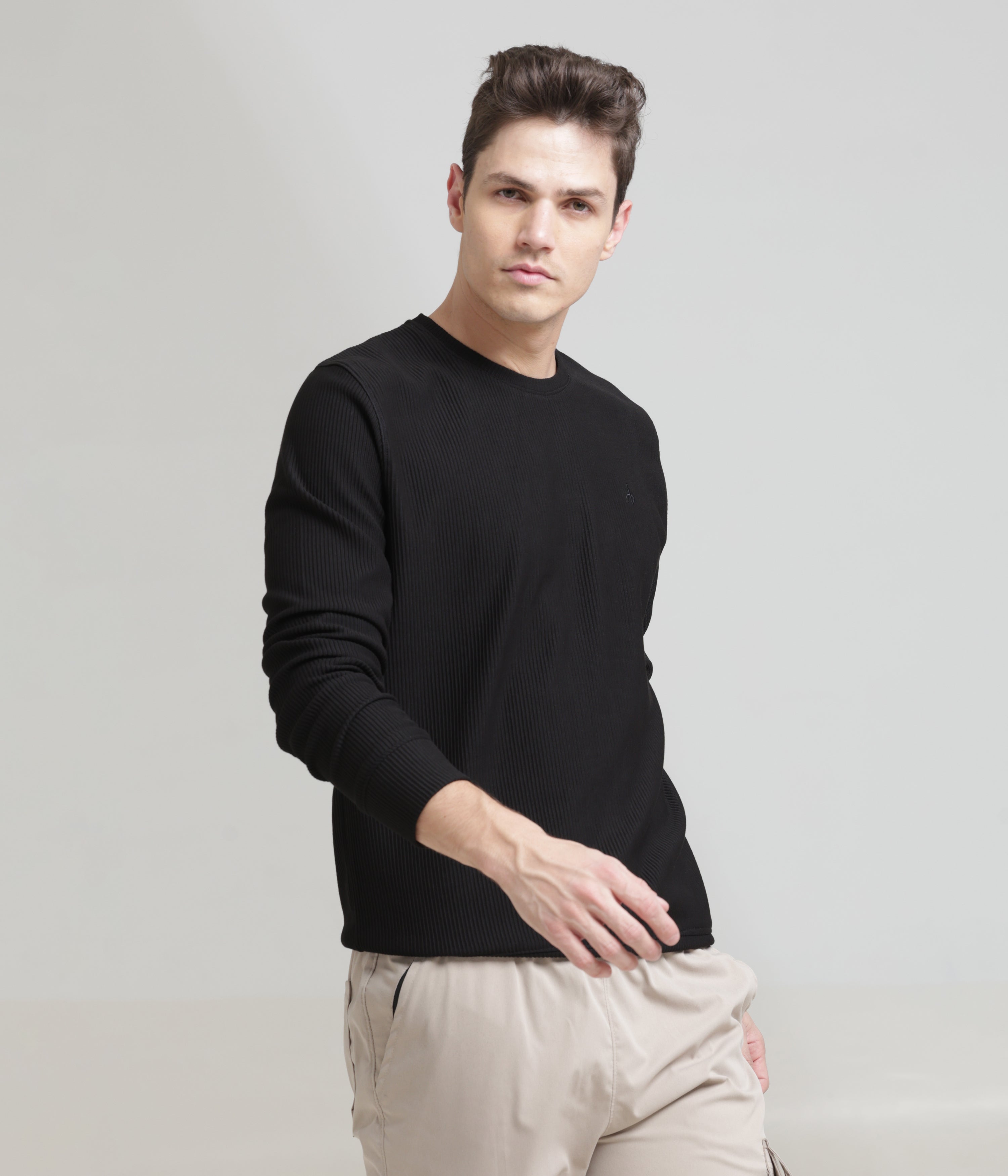 Black Regular Fit Sweatshirt: Cozy Comfort for Everyday Wear