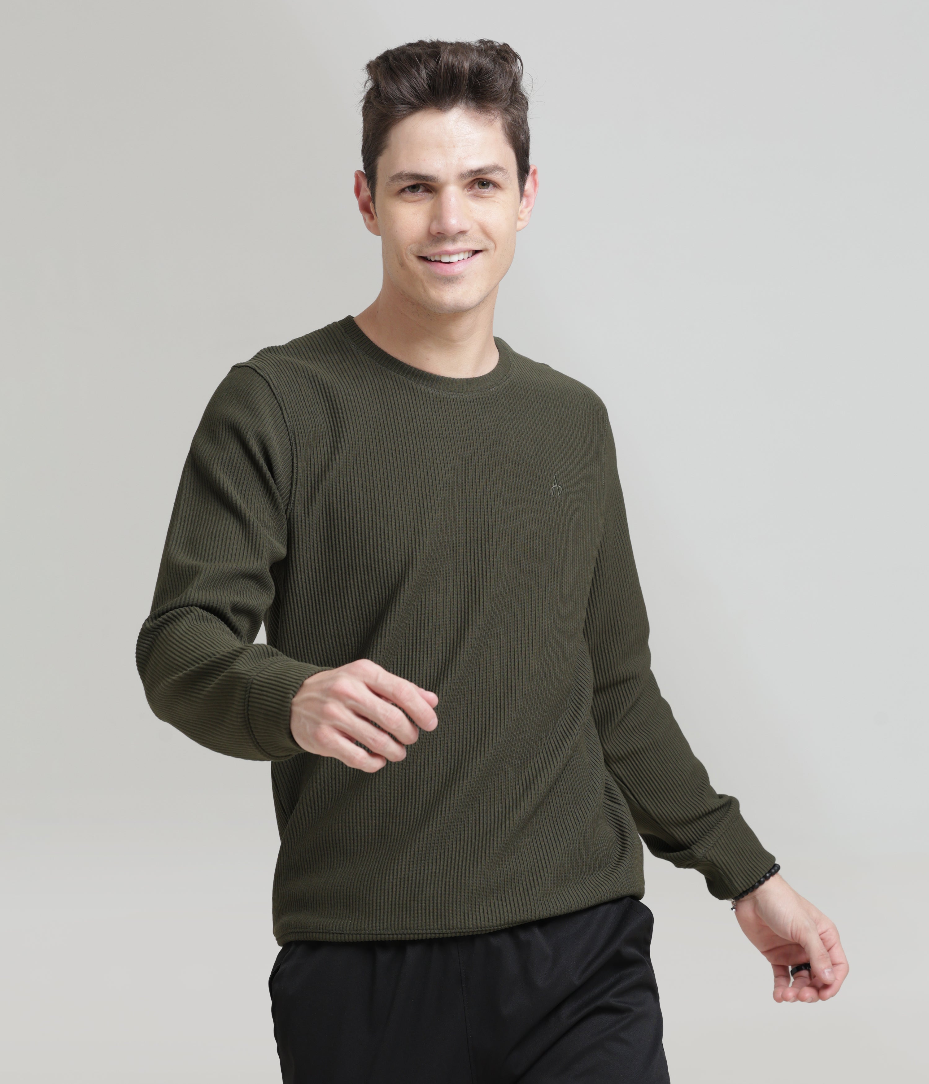 Green Regular Fit Sweatshirt: Casual Comfort for Chilly Days