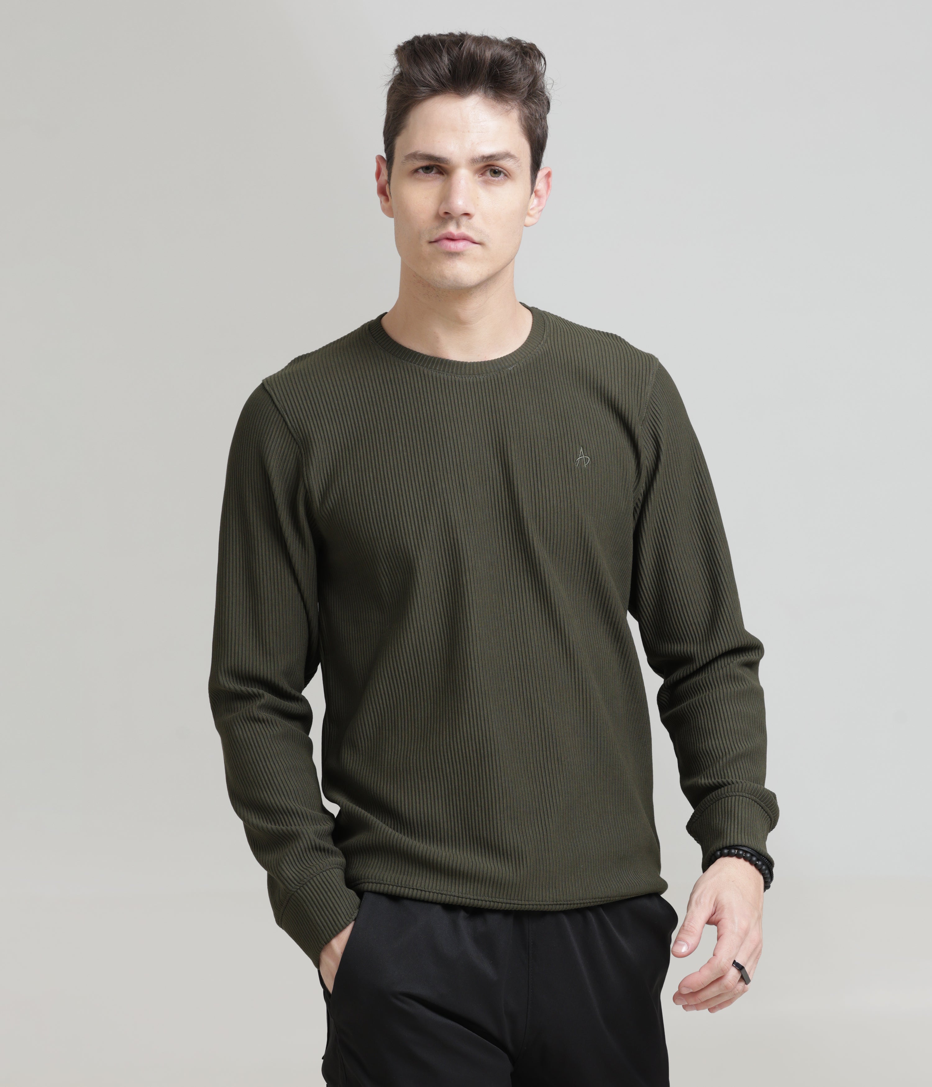 Green Regular Fit Sweatshirt: Casual Comfort for Chilly Days
