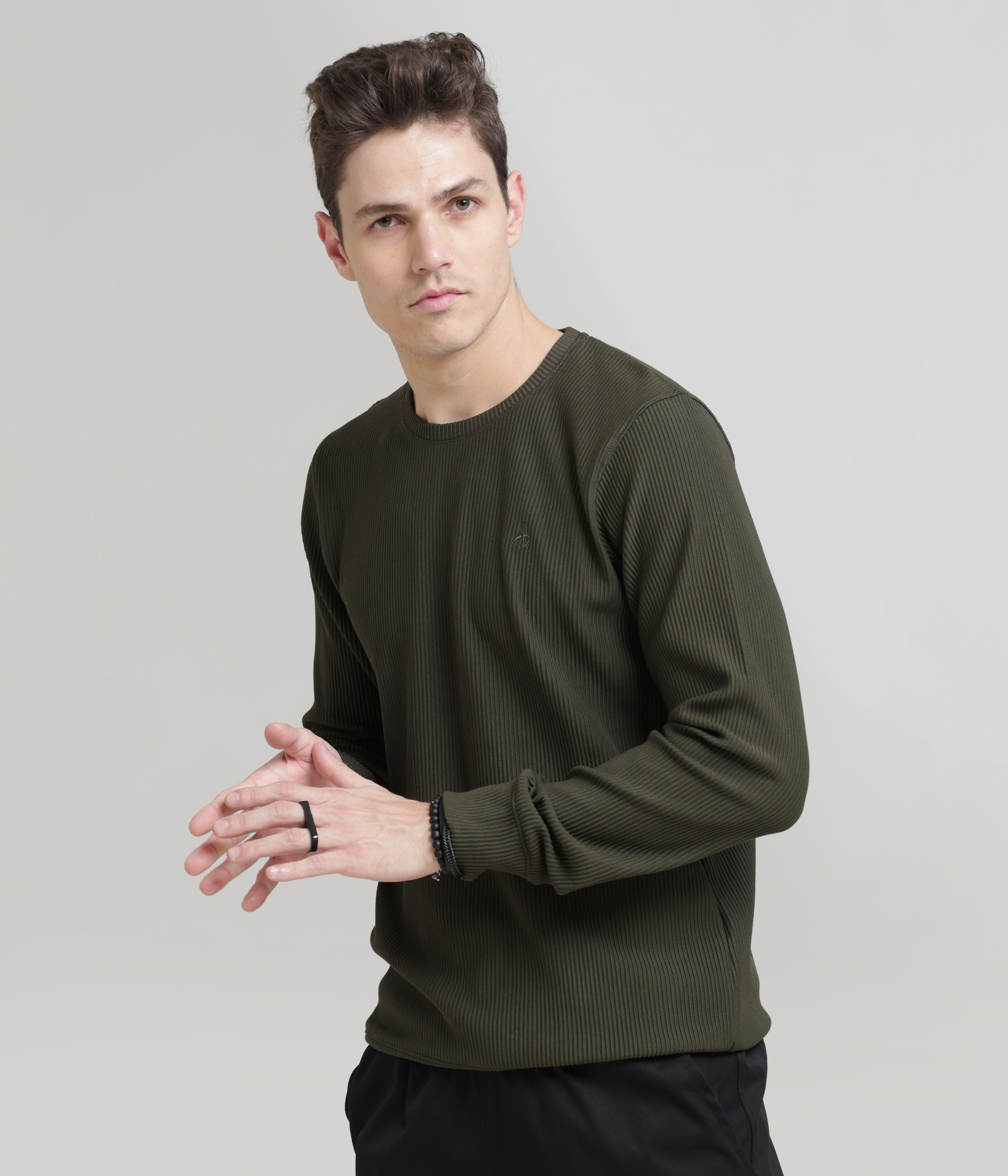 Green Regular Fit Sweatshirt: Casual Comfort for Chilly Days