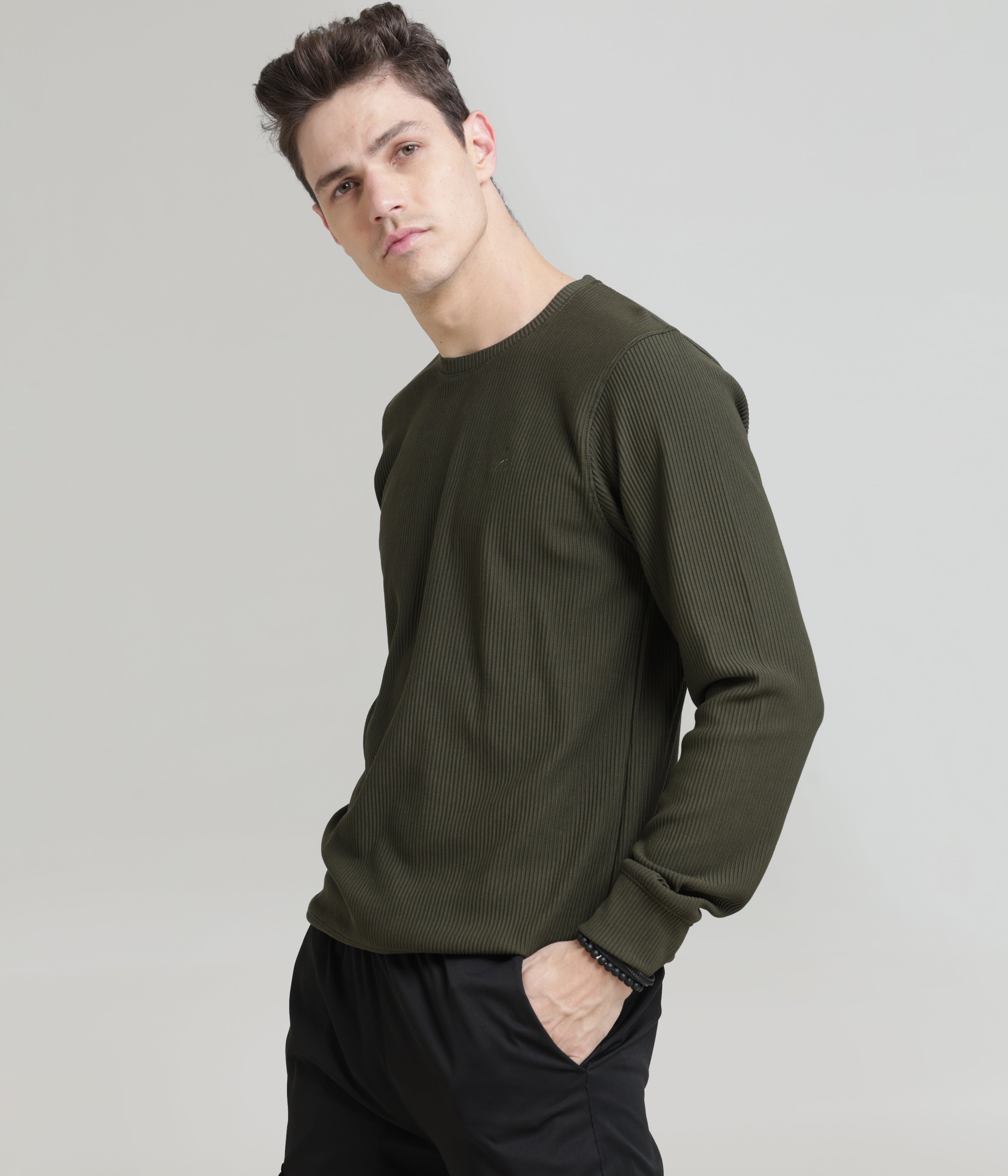 Green Regular Fit Sweatshirt: Casual Comfort for Chilly Days