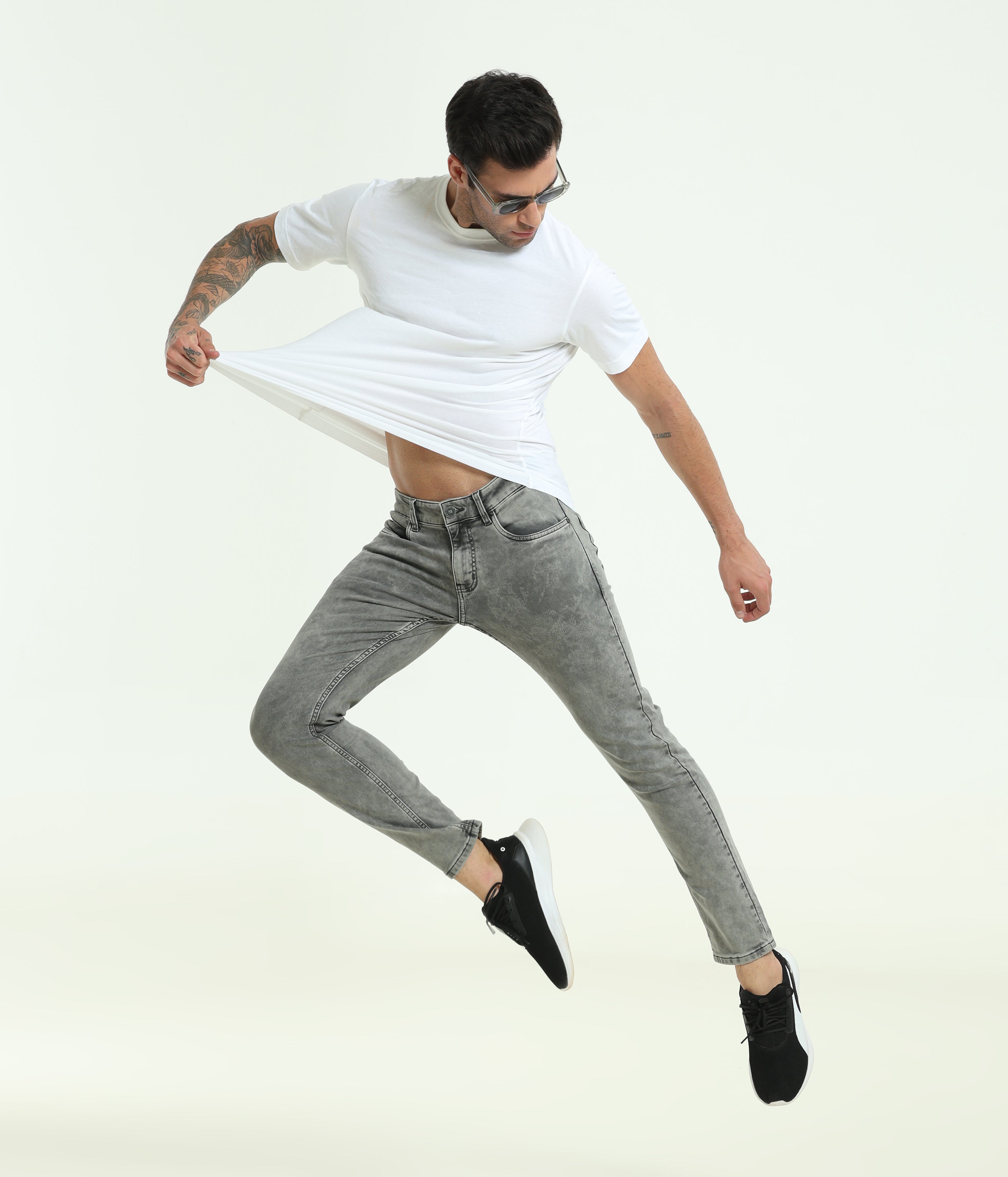 GREY COMFORT FIT DENIM