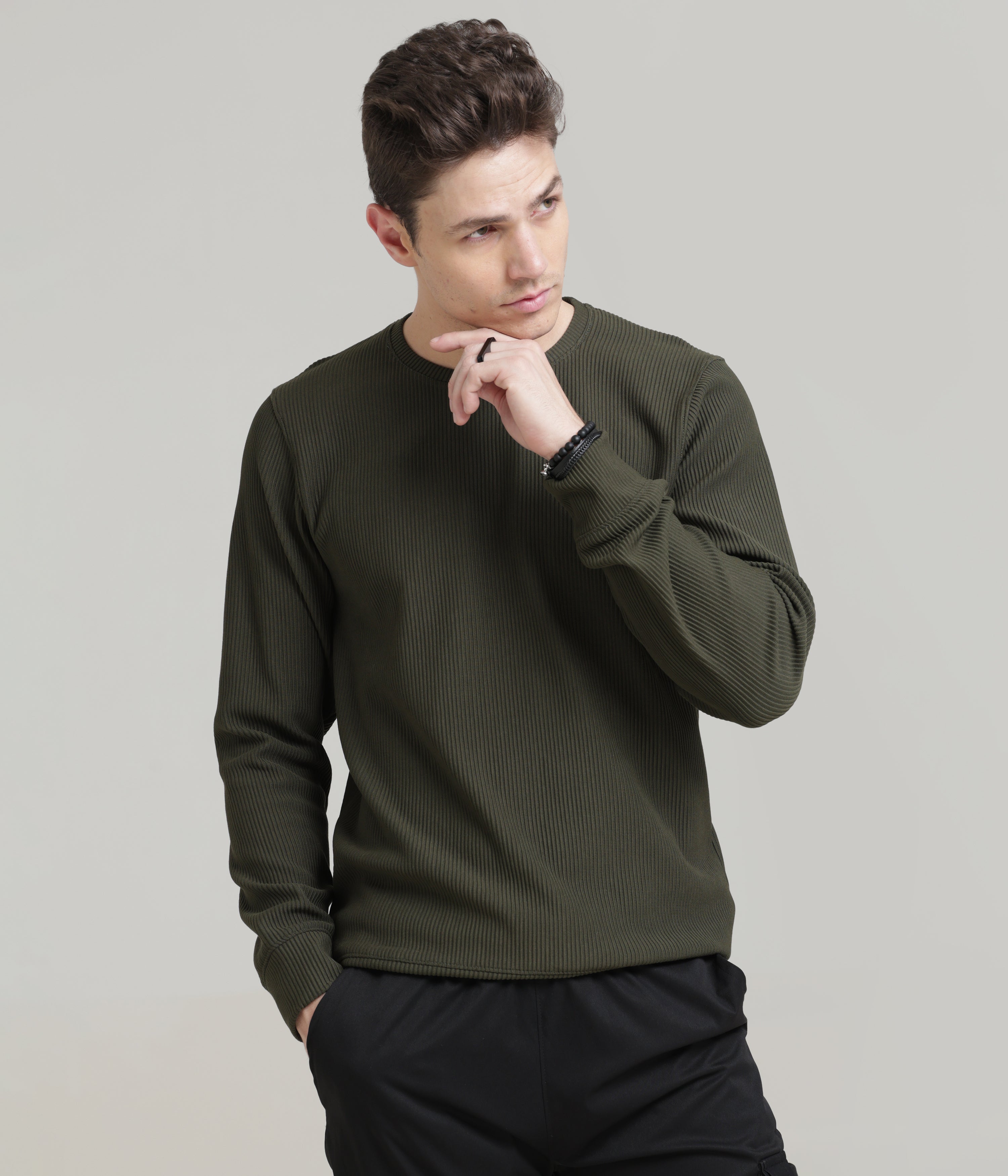 Green Regular Fit Sweatshirt: Casual Comfort for Chilly Days