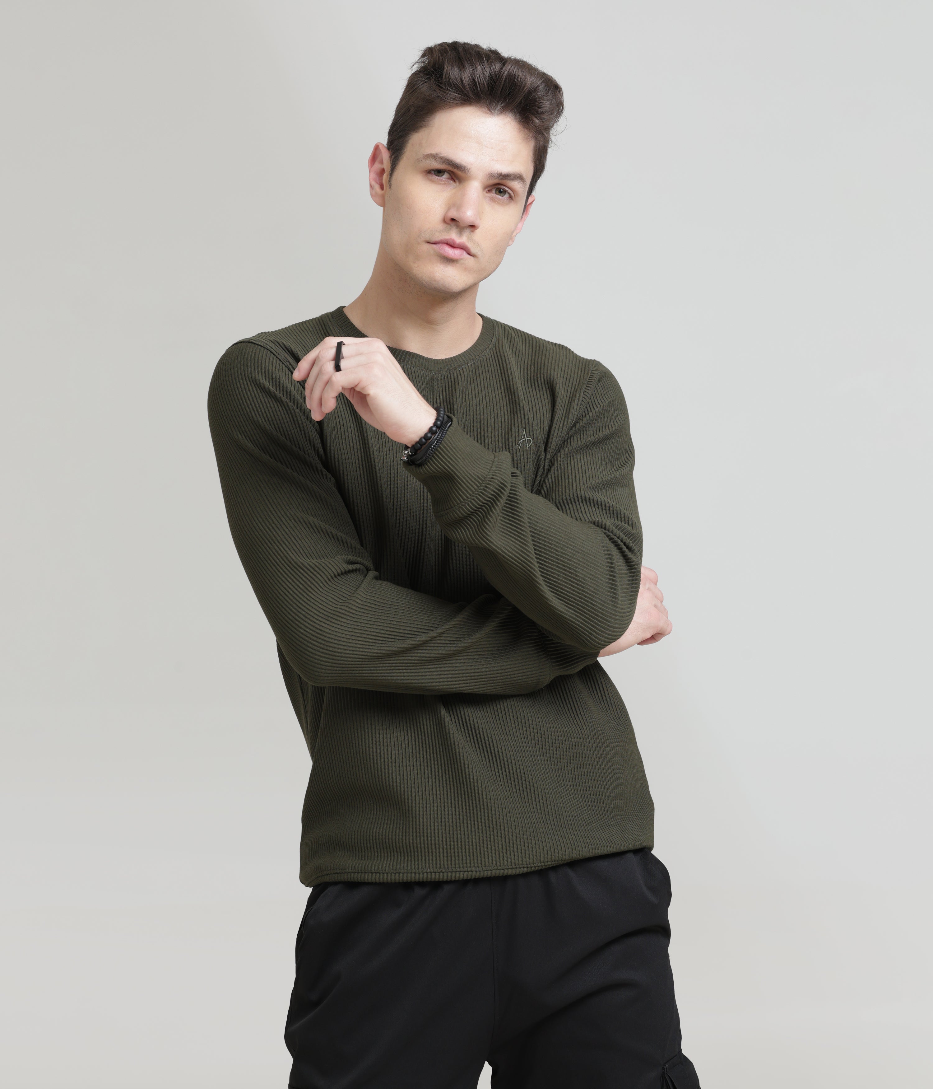 Green Regular Fit Sweatshirt: Casual Comfort for Chilly Days