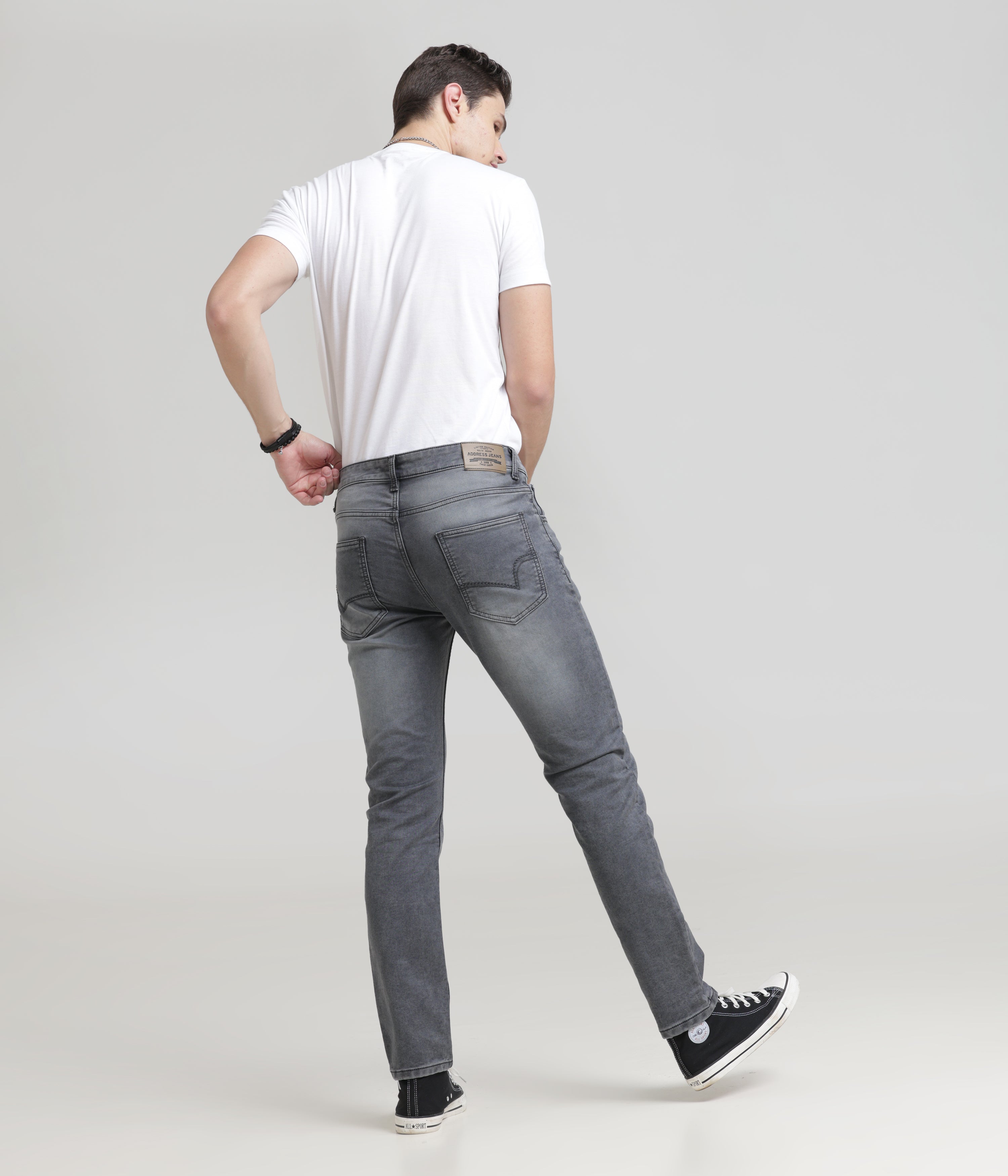 Grey Denim Jeans: Stylish Details, Versatile Comfort for Any Look